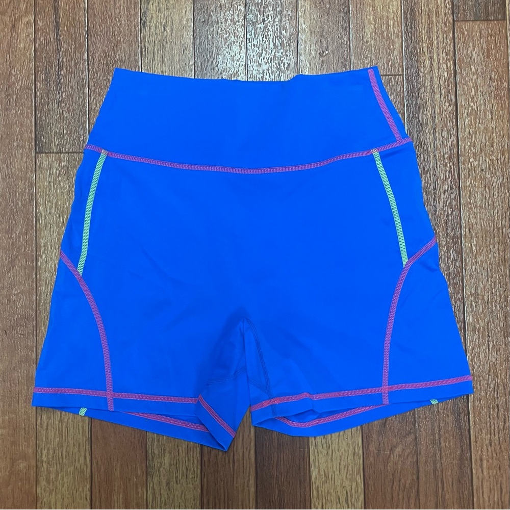 BuffBunny Wave Shorts in the color H2O Blue/Multi - Picture 4 of 8
